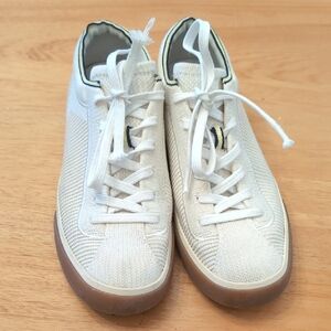 Rothy's Cream and Navy Knit Sneakers